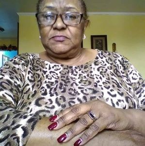 Meet your Posher, Flora